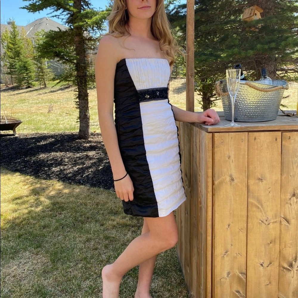 BCBGMAXAZRIA strapless dress